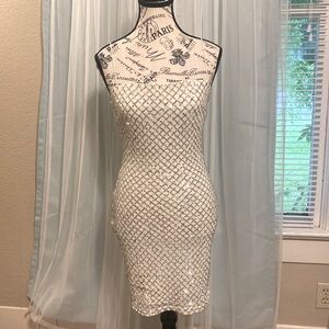 Beautiful sequin cocktail dress 💃.